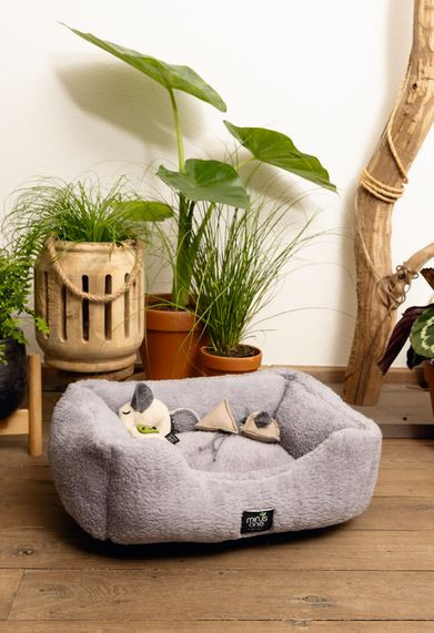 Filcová hračka pro kočky s šantou, pyramida MINUS ONE, 2 ks, hnědá a šedá, 7.5 cm-28038