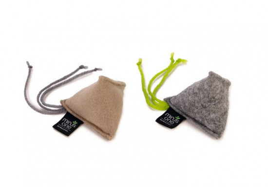 Filcová hračka pro kočky s šantou, pyramida MINUS ONE, 2 ks, hnědá a šedá, 7.5 cm-28040