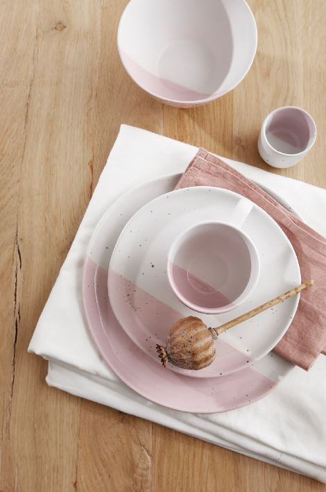Mělký keramický talíř, motiv tečky, průměr 27 cm, bílo - růžový-23794