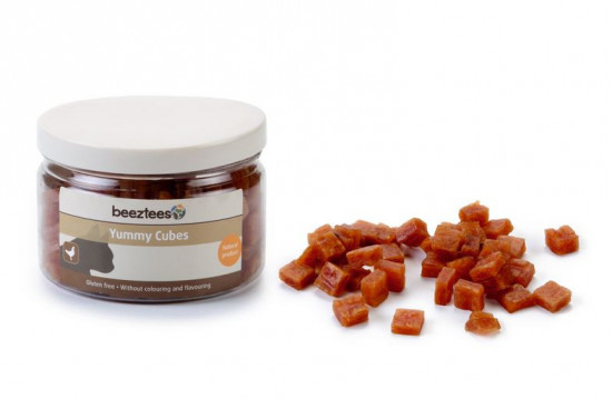 Pamlsek pro kočky s kuřecím, YUMMY CUBES, 90 g-27916