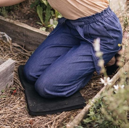 Podložka pod kolena Fiskars Solid, černá-27725
