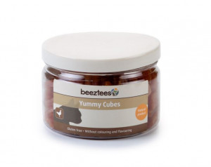 Pamlsek pro kočky s kuřecím, YUMMY CUBES, 90 g