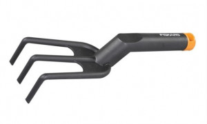 Zahradní kultivátor Fiskars SOLID, plastový